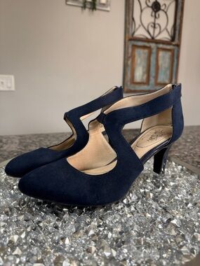 Life Stride flex Navy Mary Jane Cutout T-Strap Pumps EUC 9W